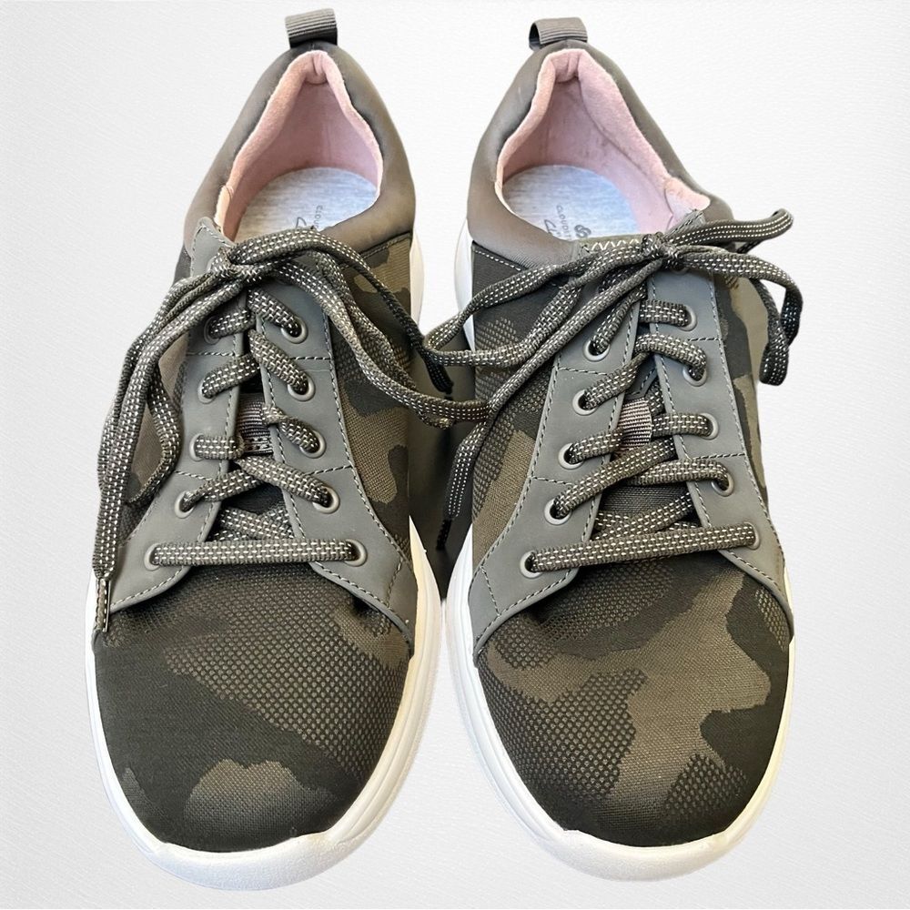 New Clarks Cloudsteppers Camo Sneakers Ezera Lace Dark Olive Size 8-1/2M